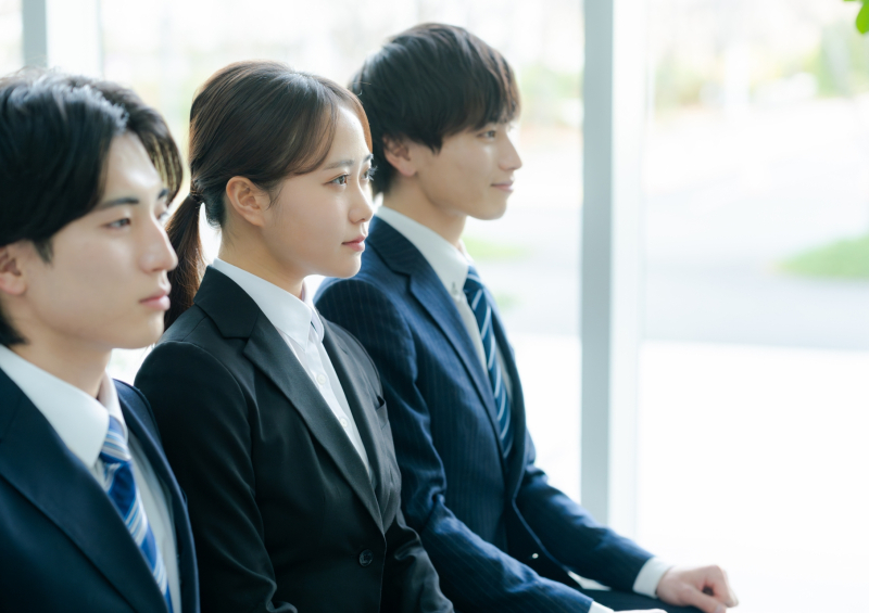 入社式を迎える新規高卒者