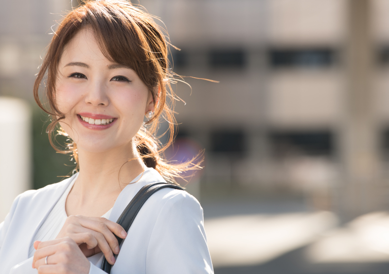 営業の仕事をしている高卒正社員の女性